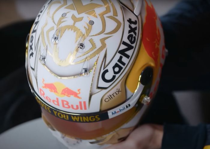 Max Verstappen pamerkan helm barunya untuk F1 2022