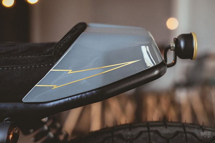 Subframe dirombak dan diberi buntut kustom yang apik