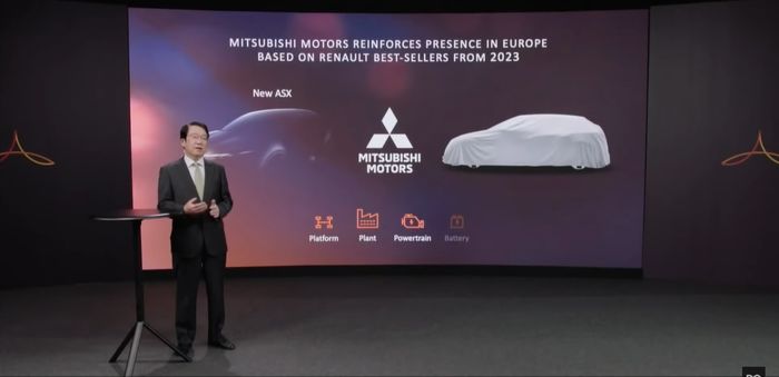 Chief Executive Officer Mitsubishi, Takao Kato, mempresentasikan Mitsubishi ASX terbaru.