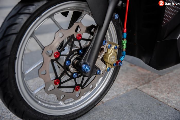 Kaki-kakinya makin stylish dan sangar