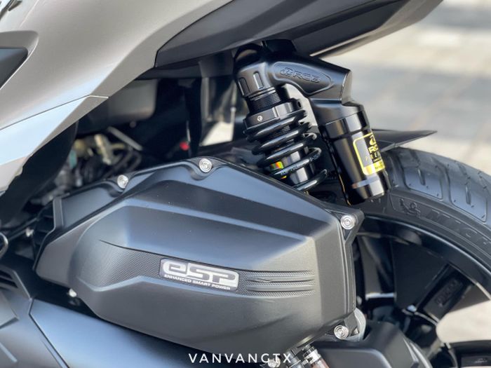 Suspensi belakang diganti dengan shock RCB