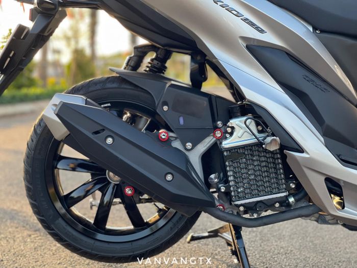 Bagian mesin masih cukup standar