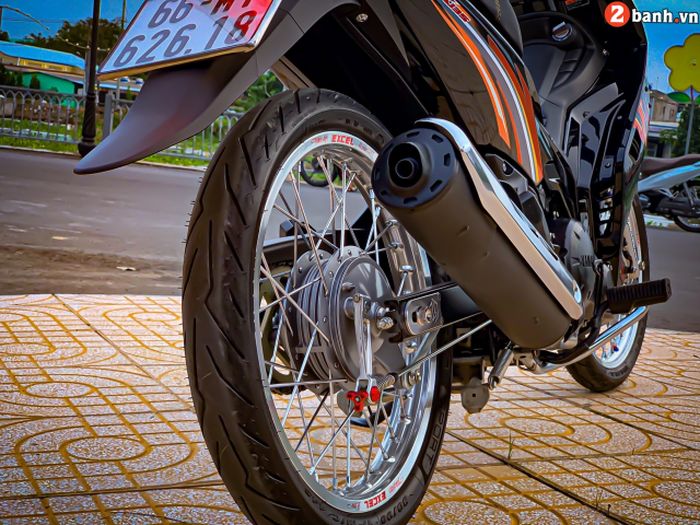 Kaki belakangnya masih cukup standar