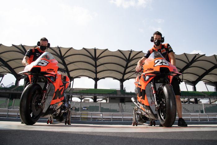Raul Fernandez dan Remy Gardner di shakedown test Sepang