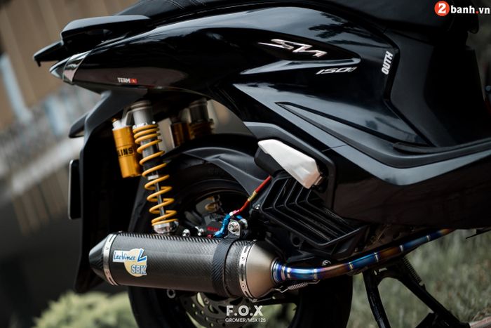 Sektor mesin diberikan beberapa upgrade seperti exhaust system bermuffler LeoVince SBK karbon