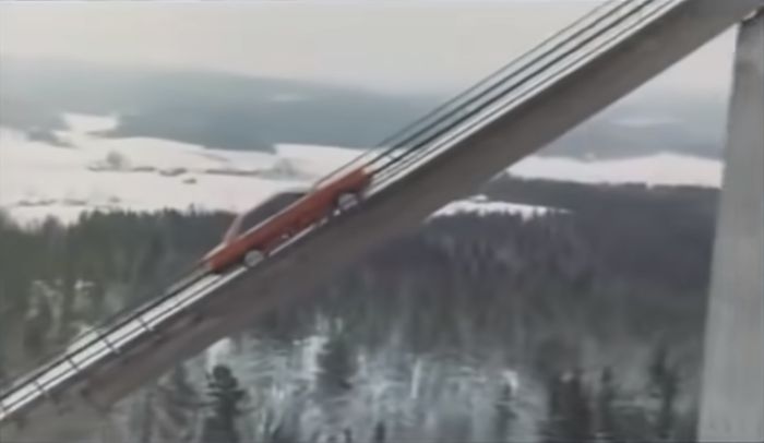 Aksi Audi 100 CS Quattro pas taklukkan tanjakan dengan kemingingan 37,5 derajat.