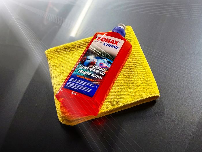 Tekstur sampo mobil umumnya terasa licin, tidak kesat seperti sampo atau sabun pada umumnya.