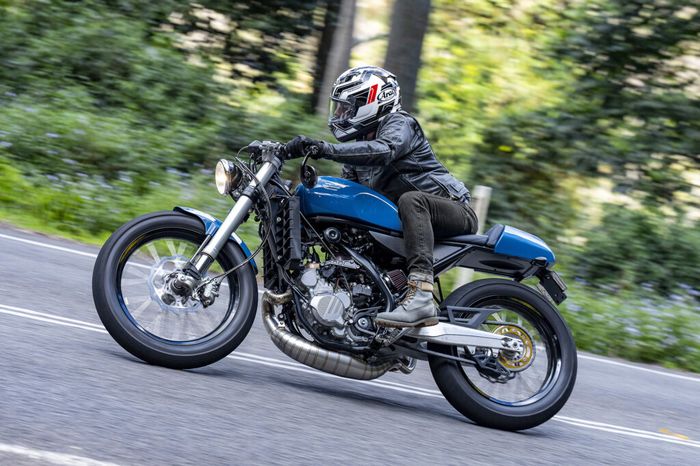 KTM 300 EXC cafe racer yang tak lagi main tanah