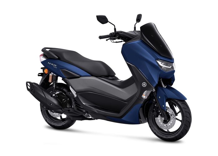 Cover body samping di area kaki All New Yamaha NMAX 155 yang sebelumnya hitam glossy, kini menjadi hitam doff.