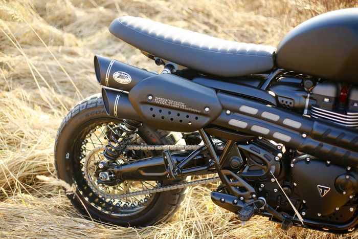 Sektor mesin dipasangi exhaust system ZARD