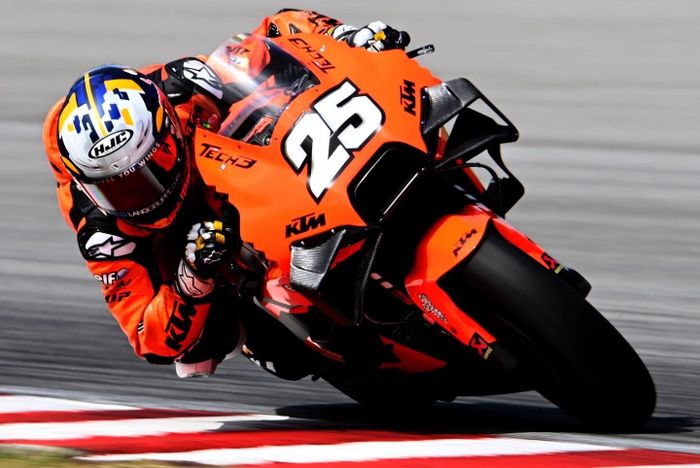 Raul Fernandez mencoba salah satu aerofairing baru KTM