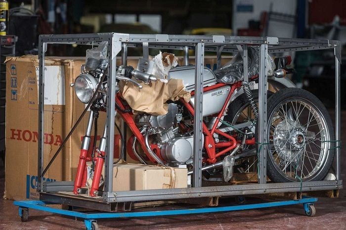 detail Honda Dream 50 yang sudah tersimpan di dalam kardus selama 24 tahun