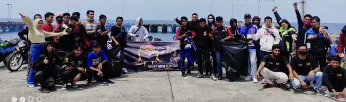 Dua klub motor bersatu untuk membersihkan lingkungan dari sampah