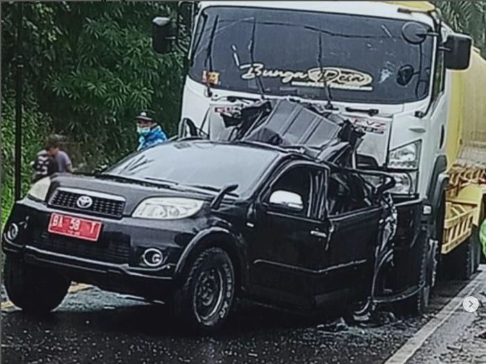 Toyota Rush dinas Camat Palembayan gepeng kecelakaan, sang istri tewas terjepit di kabin