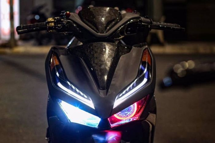 Headlamp kanannya pakai model LED proyektor