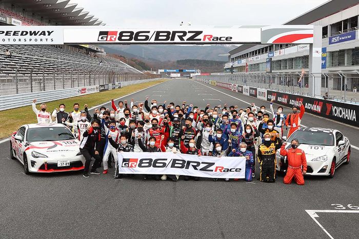 Foto ajang kejuaraan GR86/BRZ di Fuji Speedway.
