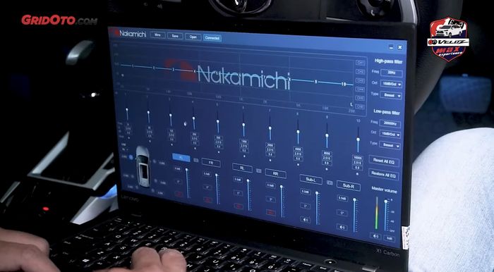 Proses Tuning Audio di Toyota Veloz yang Terpasang Speaker Set JBL dan Prosesor Nakamichi