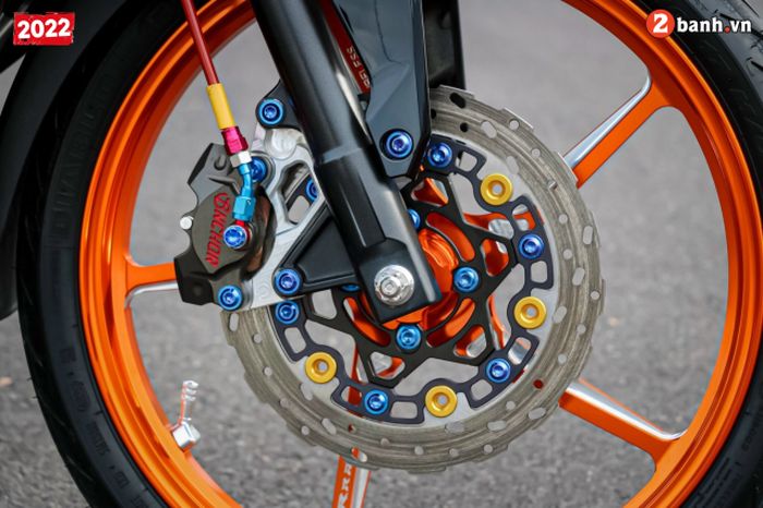 Kaki-kakinya mendapat pelek Rapido dan pengereman berkaliper Anchor