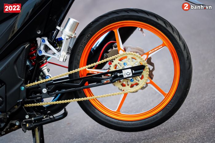 Suspensi pakai shock YSS dan dipadukan dengan swingarm aluminium