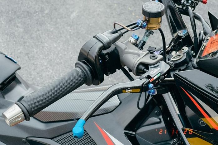 Master rem diganti dengan Brembo dengan tuas karbon Dream Base