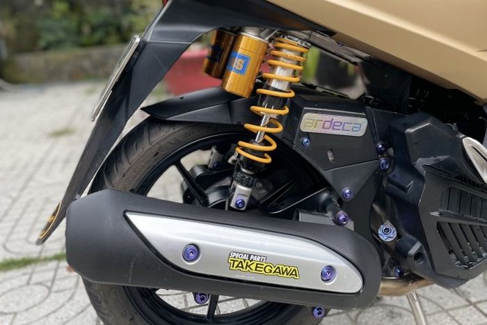 Sektor mesin mendapatkan silencer knalpot Honda Vario 110