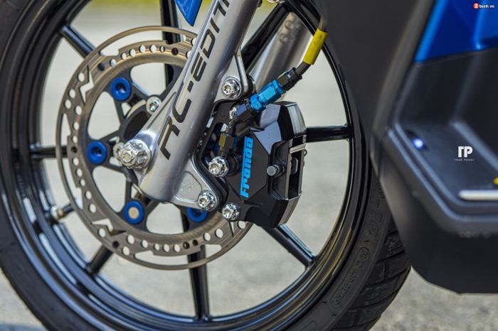 Kaki-kaki dapat pelek RCB dan pengereman baru