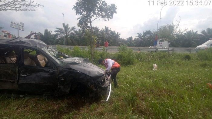 Kondisi bodi Mitsubishi Pajero Sport tak berbentuk setelah tabrak pemabatas tol Medan-Stabat