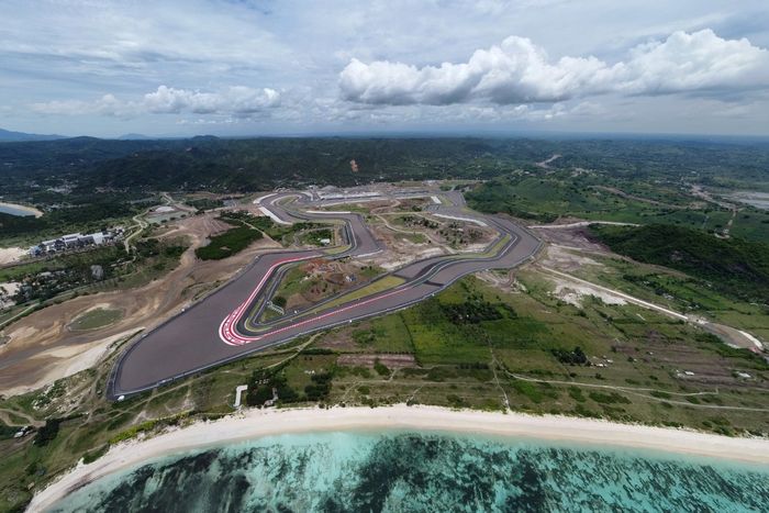 Sirkuit Mandalika terus berbenah, targetkan makin siap menggelar MotoGP Indonesia 2022.