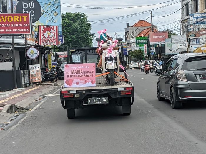 Proses pengiriman Yamaha Fazzio untuk kado valentine spesial sedikit menemui rintangan