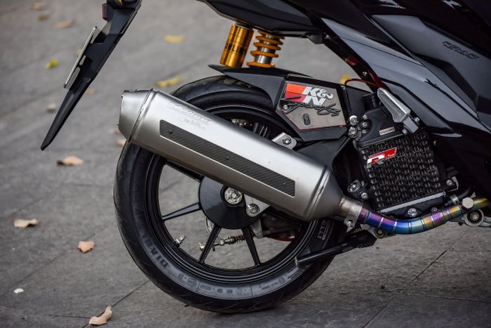 Sektor mesin diberi exhaust system LeoVince 4Road