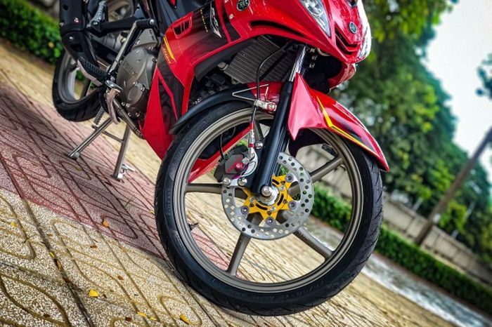 Kaki depannya mendapat pelek RCB dan pengereman baru