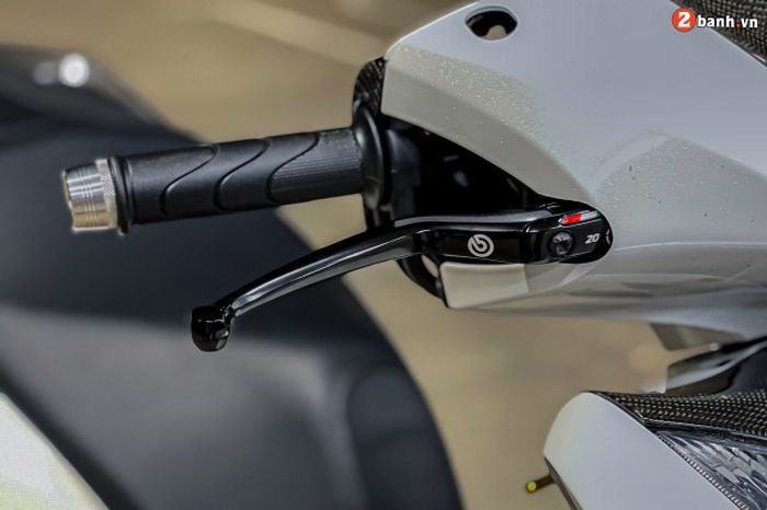 Kedua masternya diganti dengan produk Brembo