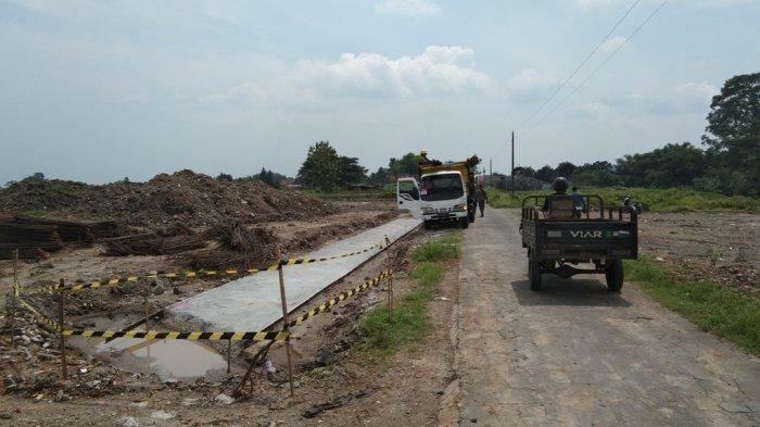 Pengerjaan fisik tol Yogyakarta-Solo di Kecamatan Polanharjo, Klaten.