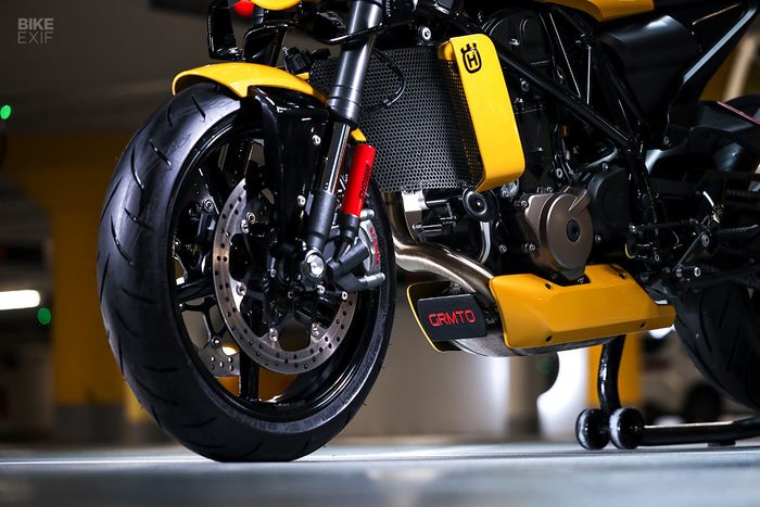 Kaki-kaki mendapat garpu Showa copotan Kawasaki Ninja ZX-10R