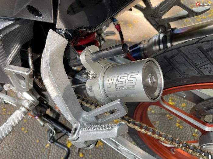 Suspensi belakang mengandalkan shock YSS