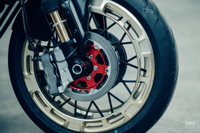 Kaki-kakinya pakai pelek kustom ala turbo fan