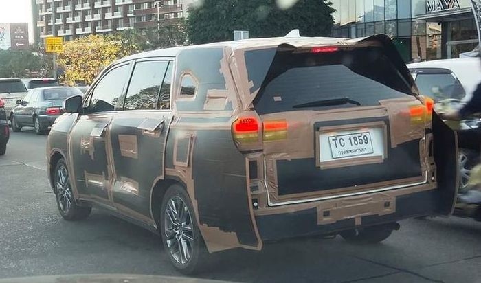 Spyshoot MPV misterius diduga Toyota Kijang Innova Hybrid di Thailand