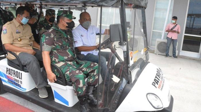Kepala Staf TNI AD (KASAD) Jenderal TNI Dudung Abdurrahman meninjau Sirkuit Mandalika di Lombok Tengah, Selasa (22/2/2022). 