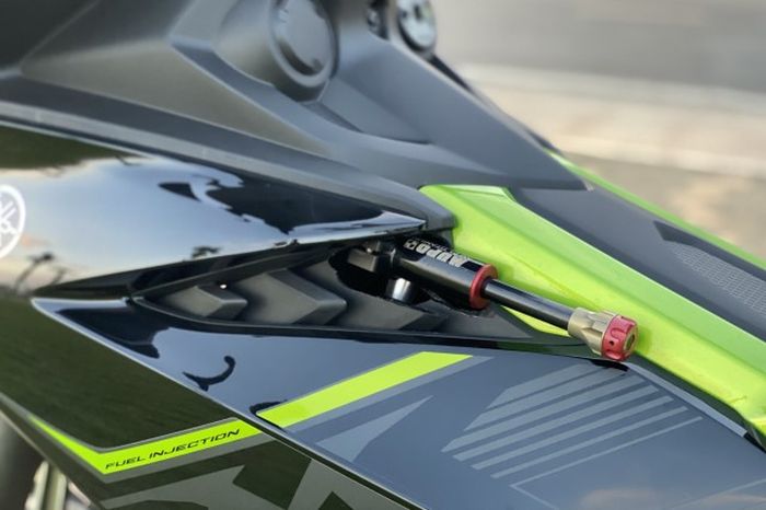 Steering damper Mupo menyembul dari sayapnya