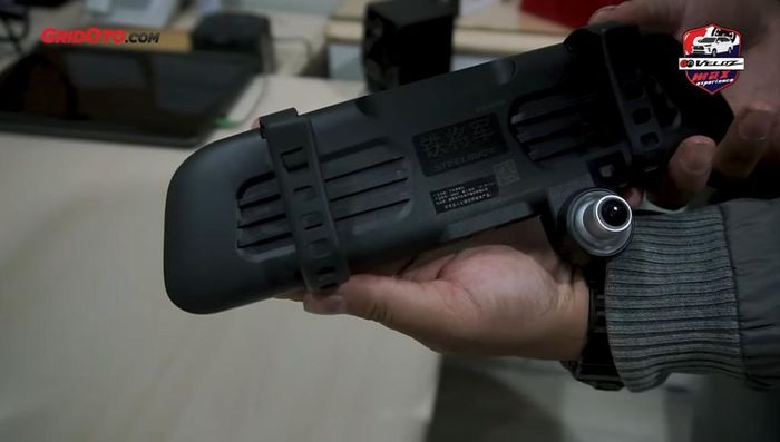 Kamera depan untuk fitur DVR