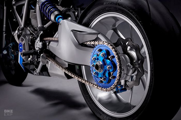 Swingarm memakai milik Ducati Hypermotard 821 seperti peleknya