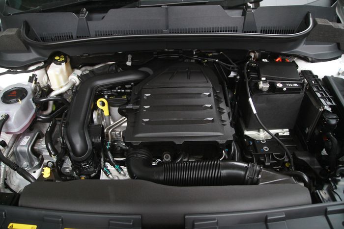 Mesin Volkswagen T-Cross memiliki kapasitas 999 cc bertenaga 115 dk dan bertorsi 178 Nm.