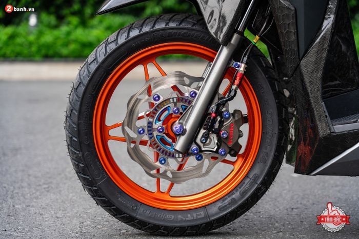 Kaki-kakinya mendapat pelek dan pengereman baru