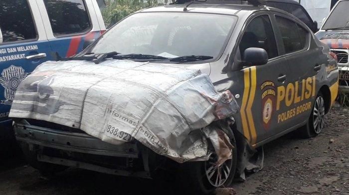 Kondisi Nissan Almera milik Sat Sabhara Polres Bogor usai tabrak 6 orang di Sukaraja, kabupaten Bogor, Jawa Barat