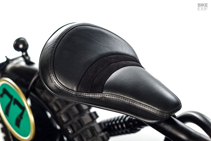 Subframe dipangkas dan dipasangi jok single seat ala bobber