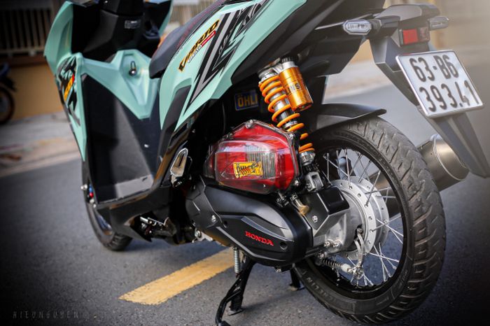 Suspensi belakang diganti dengan shock Ohlins