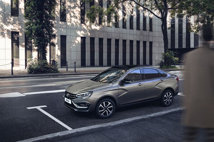 LADA Vesta hadir dengan dua opsi mesin