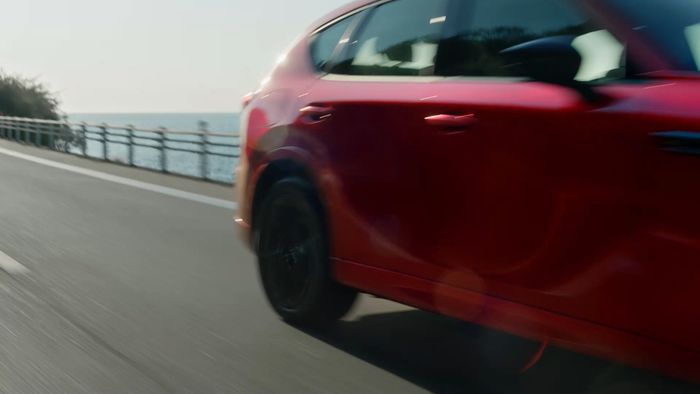 Teaser bodi Mazda CX-60 menampilkan lekukan yang serupa dengan CX-5.