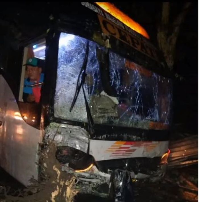 Kondisi bus PO EKA usai kecelakaan maut di jalur Secang, Magelang, Jateng