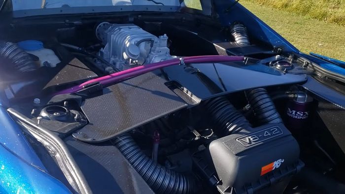 Mesin V8 milik Audi S6 Avant mendekam di modifikasi Toyota MR2